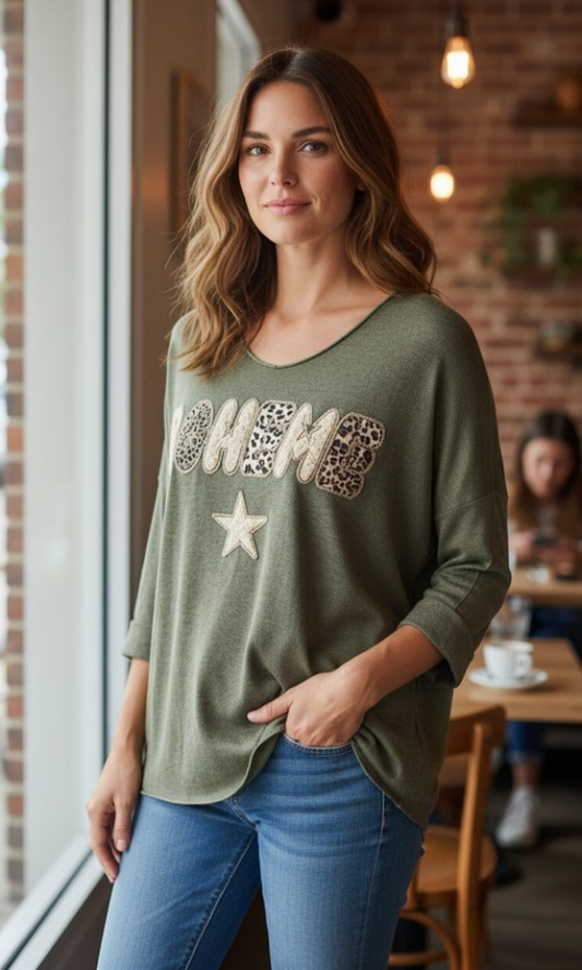 Vihreä Boheme neule eläinkuosisilla kirjaimilla ja tähdellä