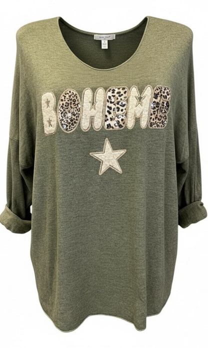 Väljästi laskeutuva vihreä neule Boheme-tekstillä