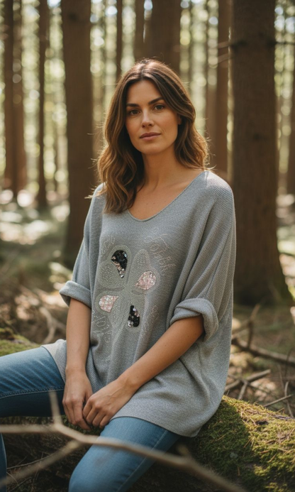 Neliapila neule S–XL – kaunis ja laskeutuva malli