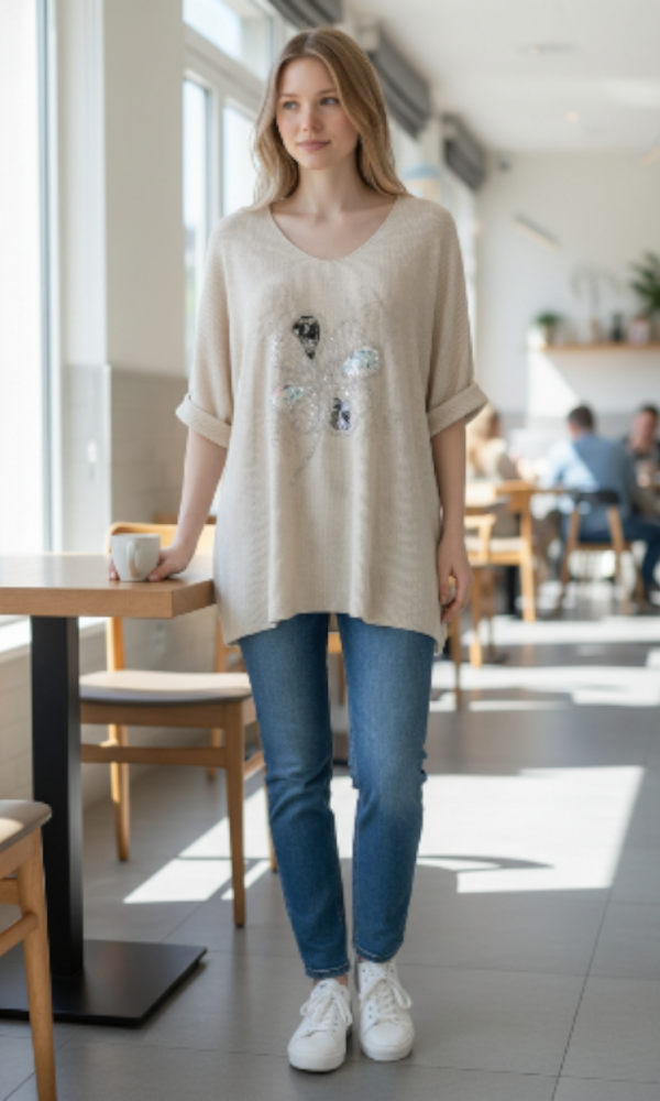 Neliapila neule luonnonvalkoisena  – kevyt ja mukava arkeen